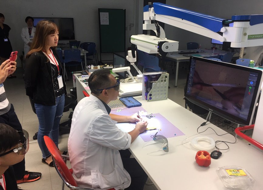 New technology makes 3D microscopes easier to use, less expensive to manufacture